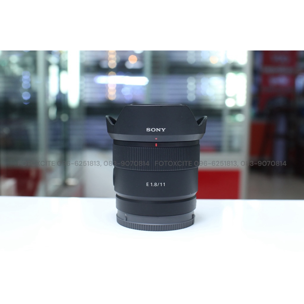 Sony E 11mm f/1.8 (APS-C | Ultra-Wide Prime Lens)