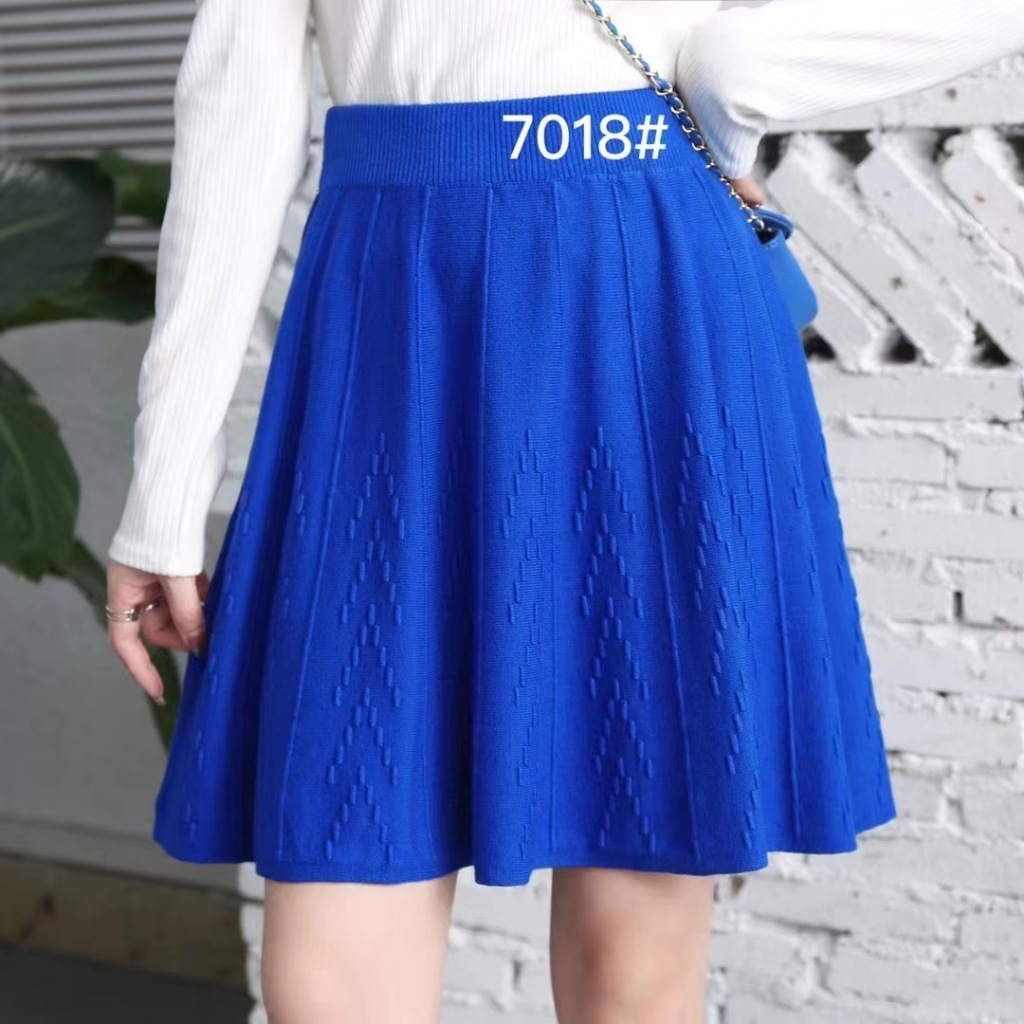 Zenmoya(7018)พร้อมส่ง กระโปรงไหมพรมทรงเอ ลายปุ่มดอทนูน สไตล์ญี่ปุ่น ผ้านิ่มใส่สบาย ทิ้งตัวสวยมาก - รูปที่ 5