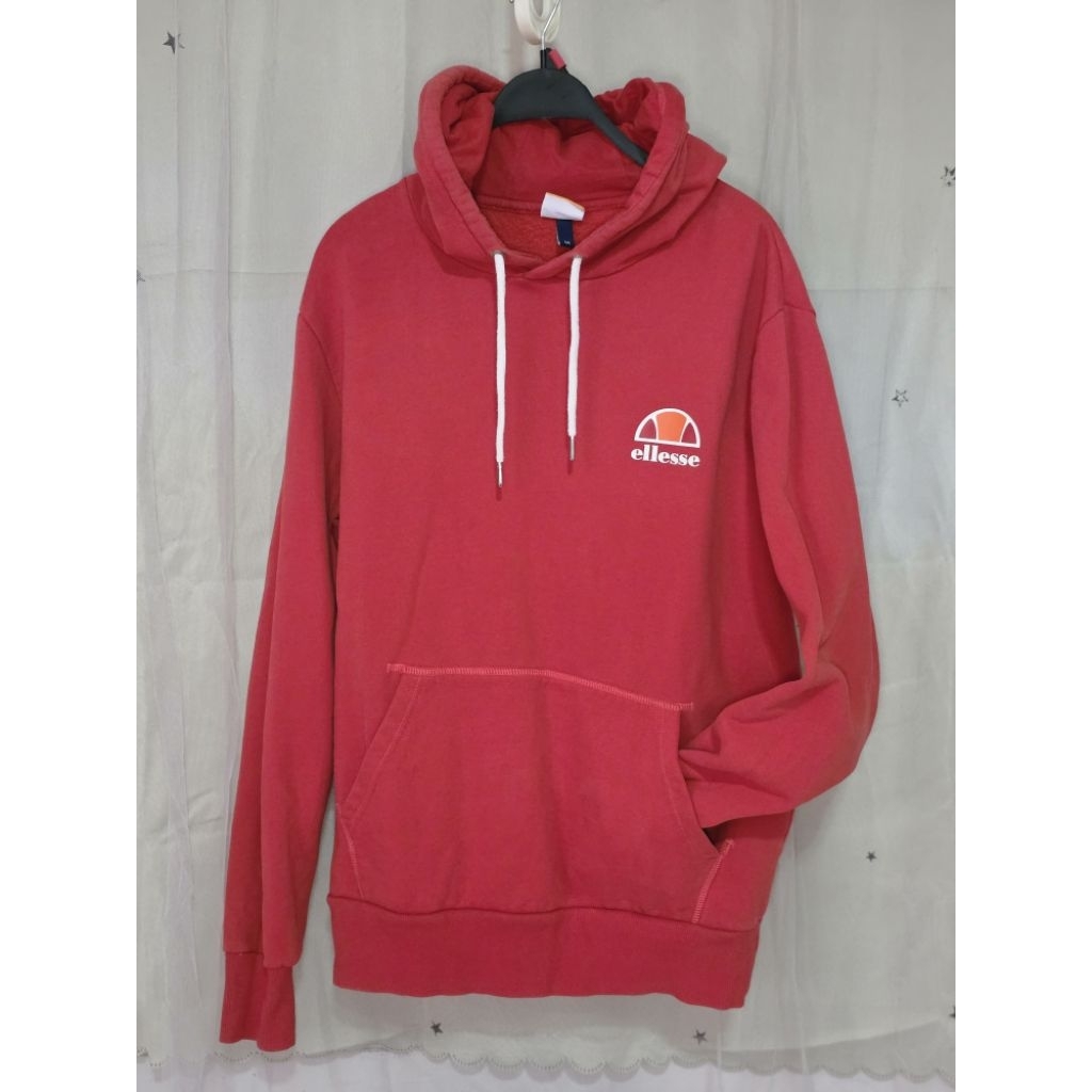 เสื้อกันหนาวแขนยาวมีฮู้ด ellesse สีแดง รอบอก *44 ความยาว *27 #เสื้อกันหนาวมือสอง
