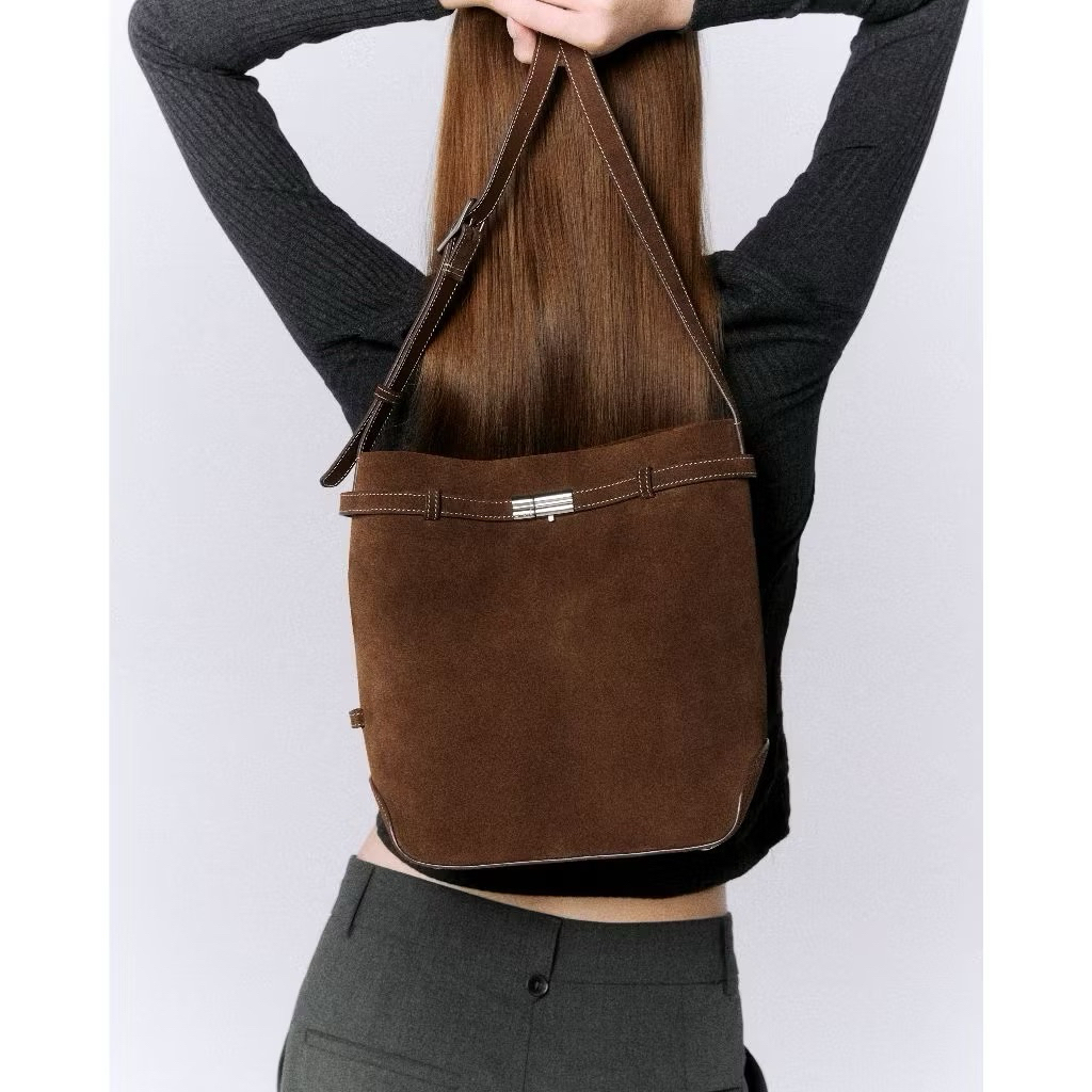 🤎ส่งต่อ🤎LUNNE กระเป๋าสะพายไหล่ หนังวัวแท้ รุ่น Osmo Bucket Bag สี Dark chocolate