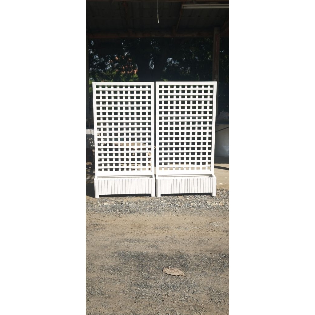 ตกแต่งบ้าน ให้น่าอยู่ กระถางต้นไม้พร้อมระแนงไม้  ฉากกั้นพื้นที่ ตกแต่ง  งานไม้สักแท้ สินค้าพร้อมขาตั้ง ราคาถูก