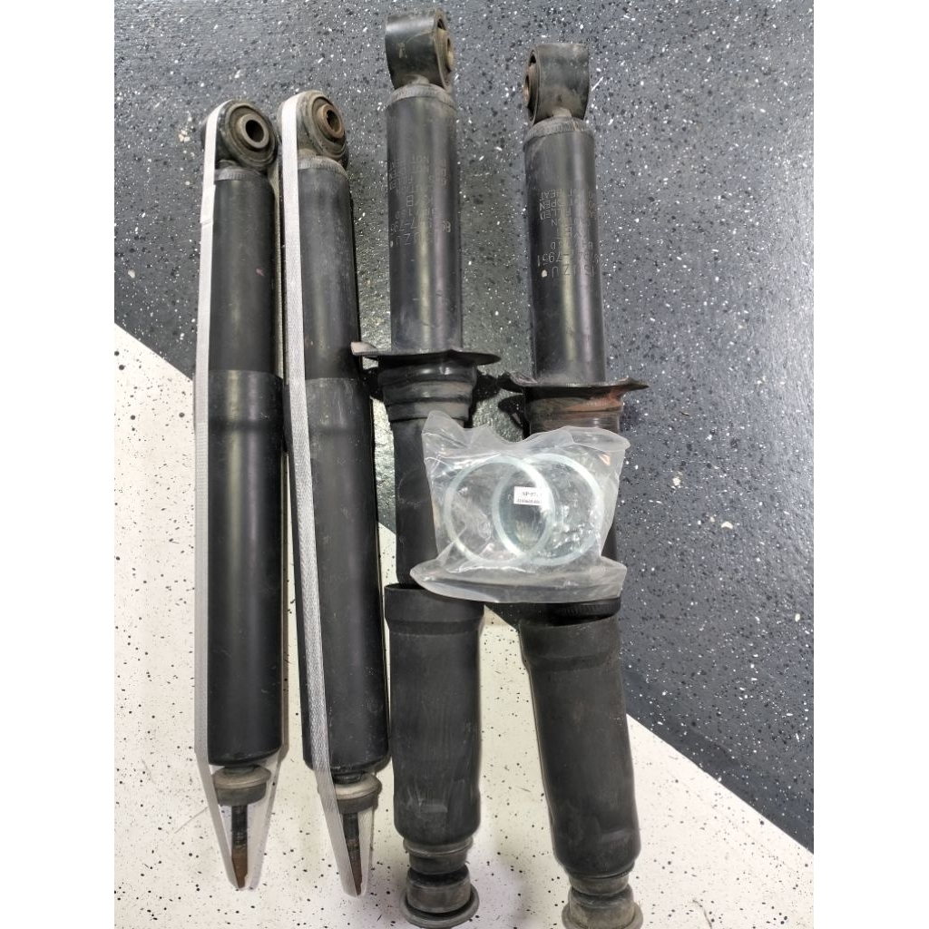 โช๊คเดิม/(Mu7-ปี2017)/สภาพดี/(ไม่รั่ว-ไม่ซึม)