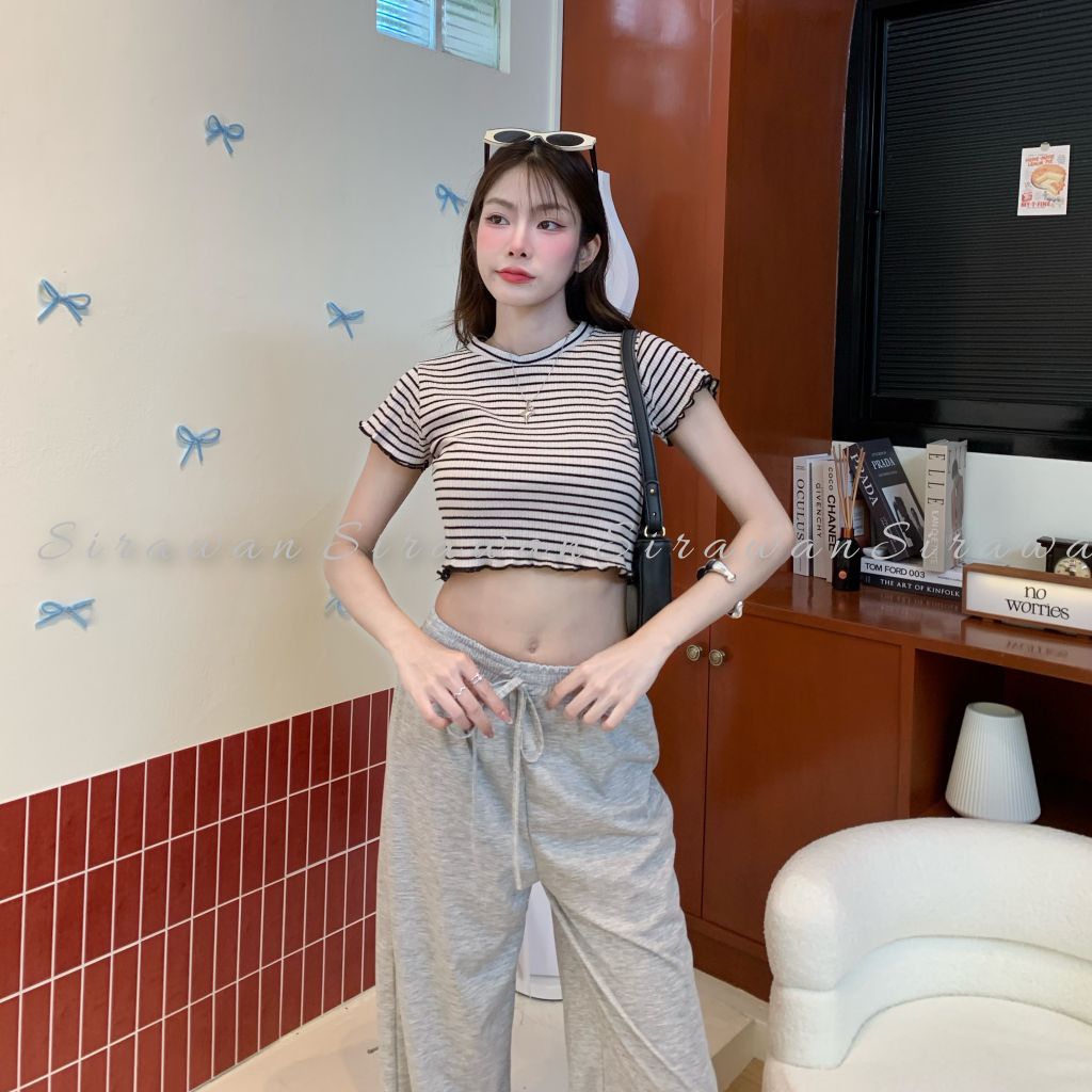 MahahengCloset เสื้อยืดครอป ลายขวางตัวจิ๋ว ใส่แล้วสดใสน่ารักมาก ทรงพอดีตัว ช่วยให้ลุคดูเพรียว ราคา ถูกที่สุด ดีลบีเคเค แกลเลอรีภาพที่ 2