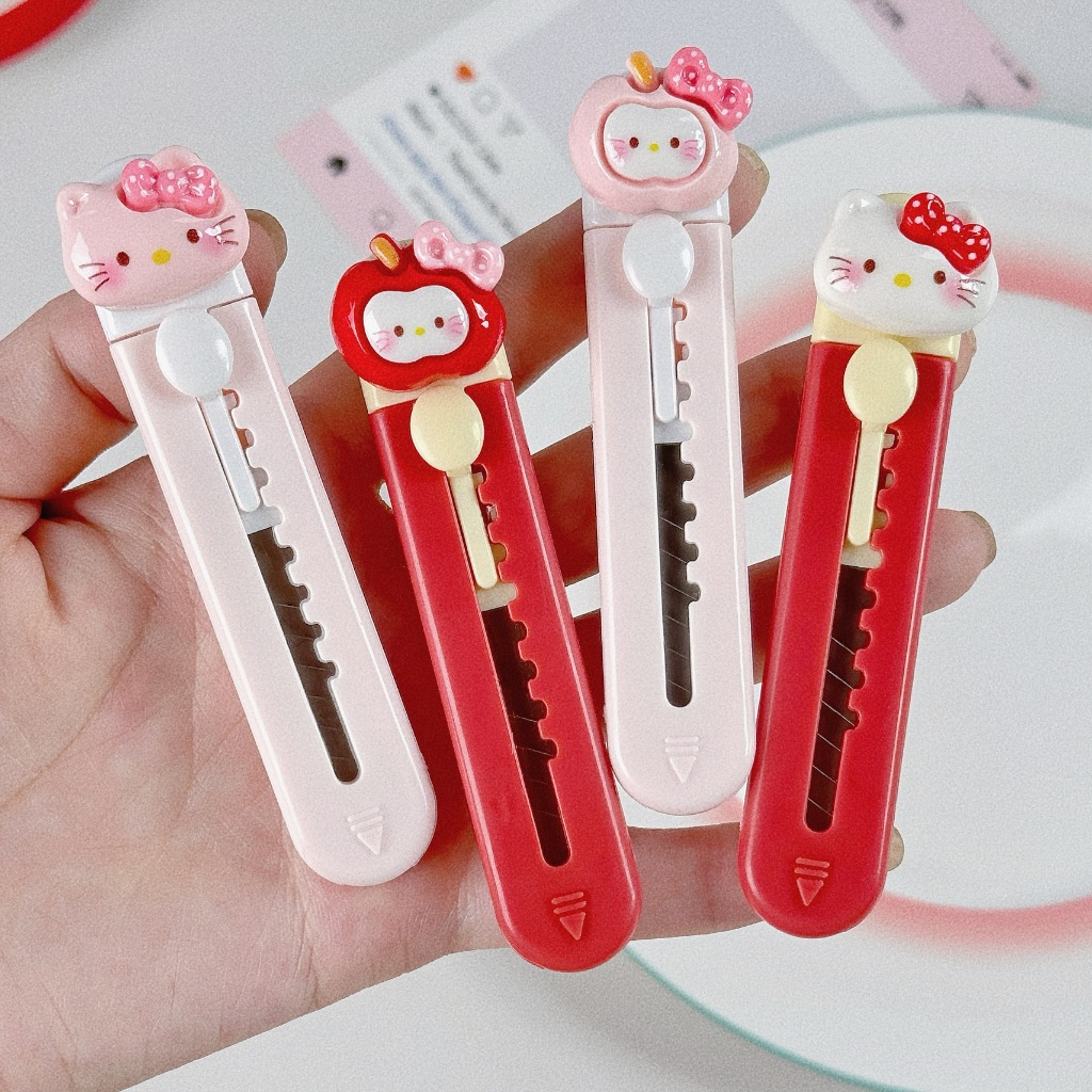 [ พร้อมส่ง ]มีดคัตเตอร์พกพา ใบมีดคม ดีไซน์น่ารักลายอุ้งเท้าแมว Cat Cutter Pink M005 ส่งสีสุ่ม