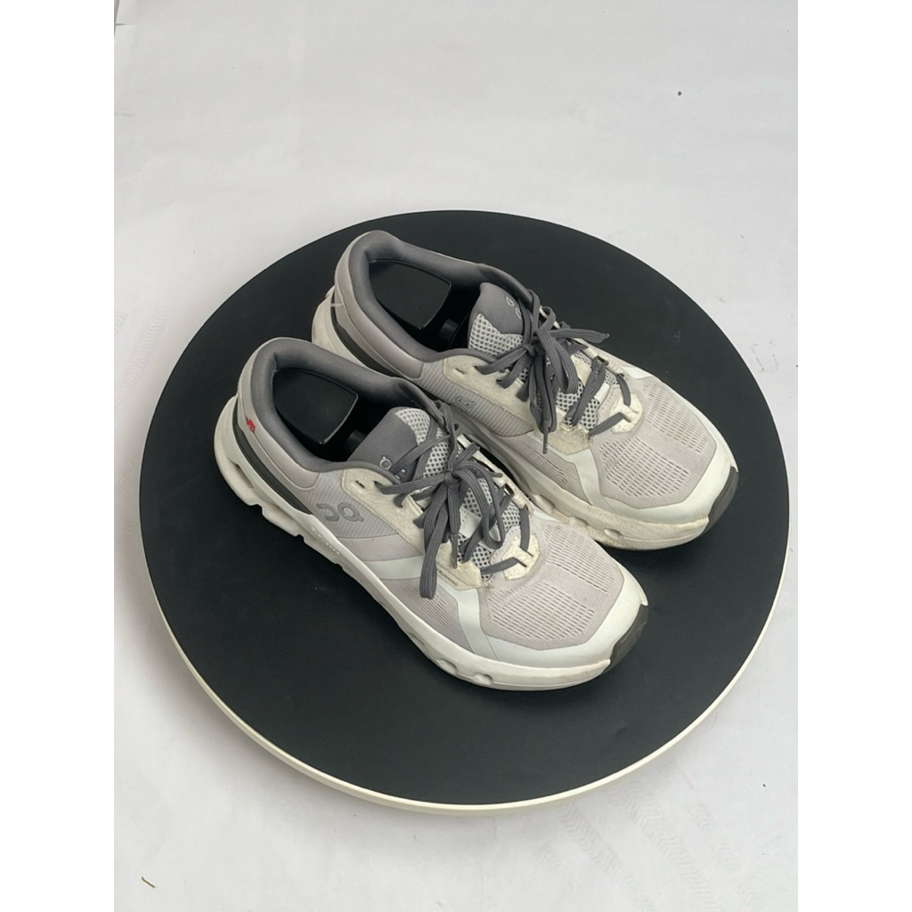 [พร้อมส่ง ไม่แท้ยินดีคืนเงิน] รองเท้ามือสอง On Cloud รุ่น Runner 2 สภาพดี ร่องรอยใช้งาน USW10 | EUR 