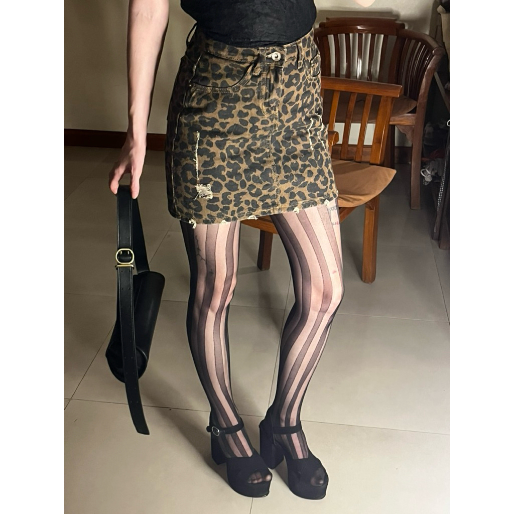 Y2K Style Black/Brown Animal Print Short Skirt | XS (<23.6" Waist) กระโปรงสั้นลายสัตว์/ลายเสือดาว สไ