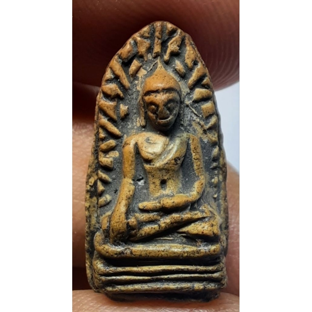 พระรอดลำพูนพระกรุมหาวัน พระเนื้อดินเก่าสวยตรงตามปก
