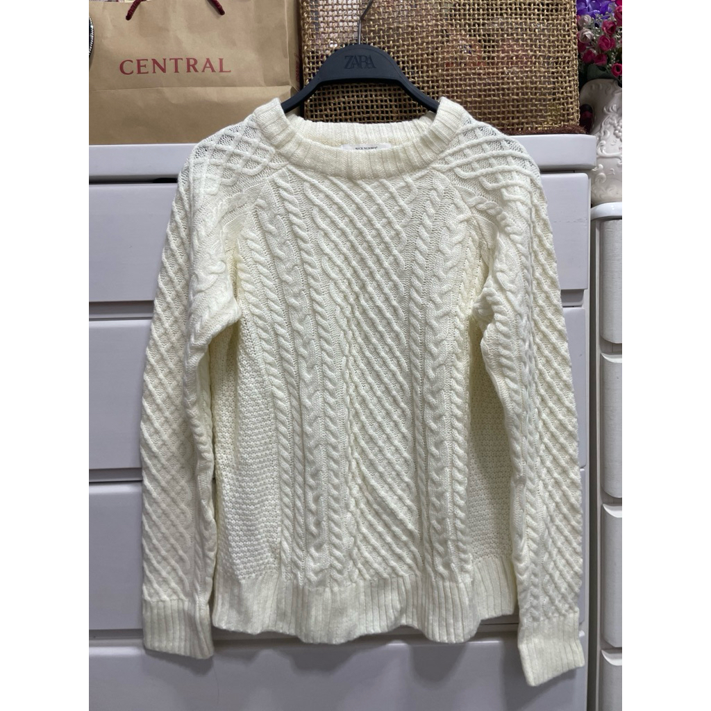 เสื้อสเวตเตอร์สีครีมแบรนด์ BLACK NUMBER (A104)