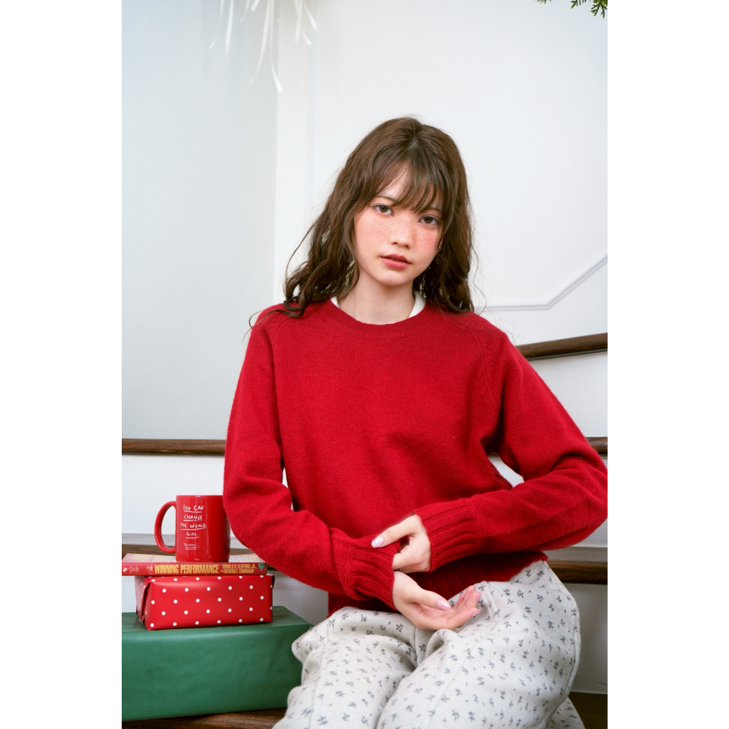 Red snuggle Sweater - เสื้อกันหนาวสีแดง