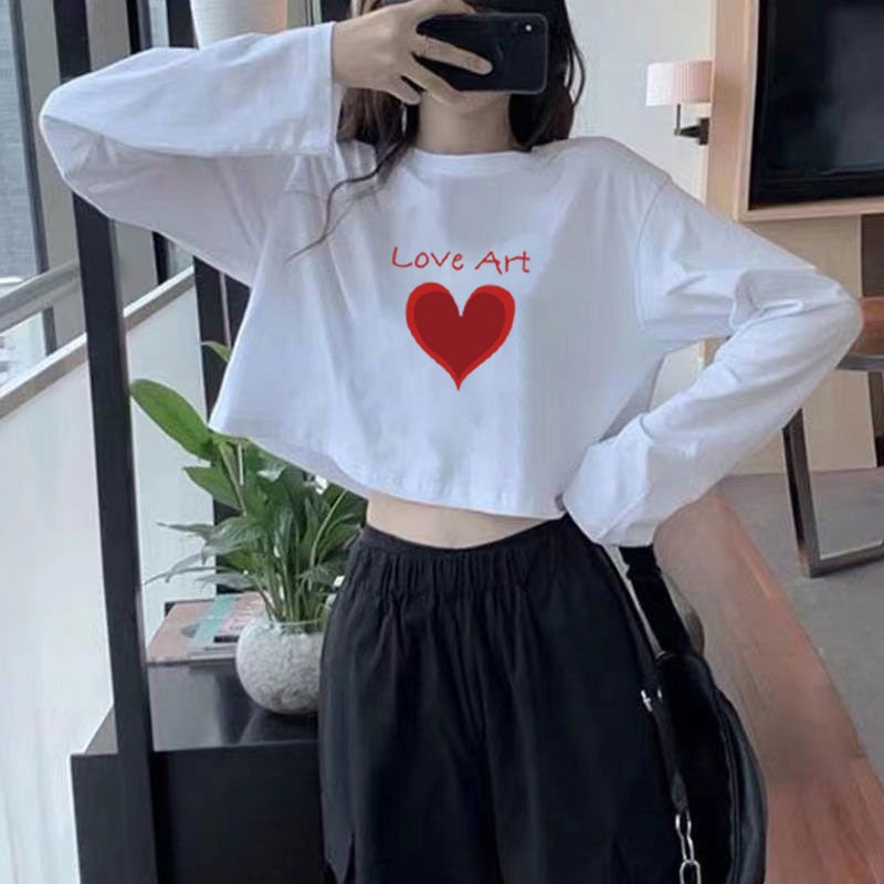 เสื้อครอปแขนยาวสไตล์เกาหลี oversize เสื้อผ้าสาวอวบแฟชั่นใหม่ เสื้อยืดเอวลอยผู้หญิงสวยๆ สกรีนลายหัวใจน่ารัก ลําลองทรงหลวม
