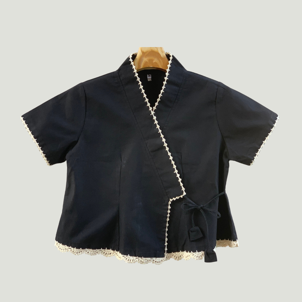 เสื้อผ้าฝ้ายผู้หญิง ซอมพอป้ายผูกข้าง แขนสั้นถักมือฝีมือ สวมสบายได้ทุกฤดู ใส่ทำงาน ใส่เที่ยวชิลชิล ดูเรียบร้อยสวยน่ารัก