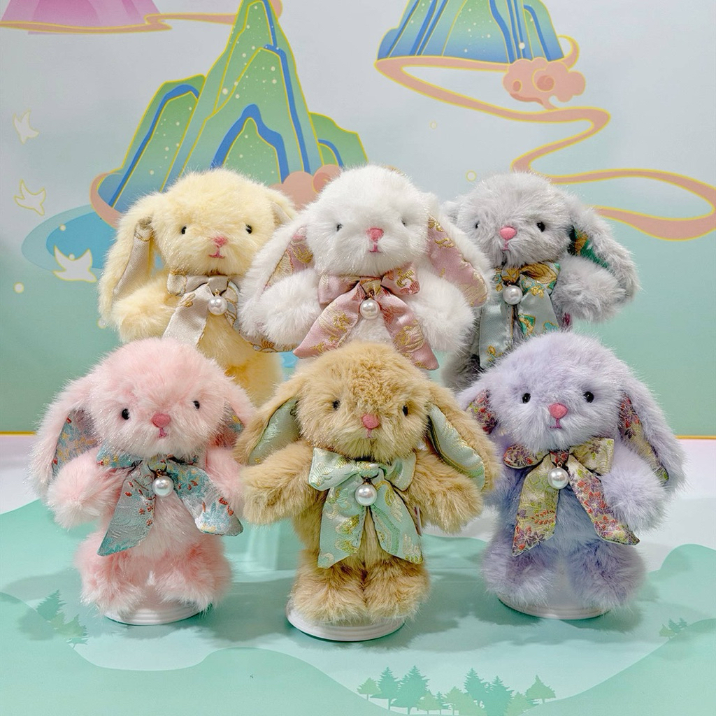 [พร้อมส่ง] พวงกุญแจตุ๊กตา Wendy Rabbit กระต่ายน้อยที่มาพร้อมโบว์ผ้าพิมพ์ลายสวยงาม ประดับมุกสุดหรู 🐰