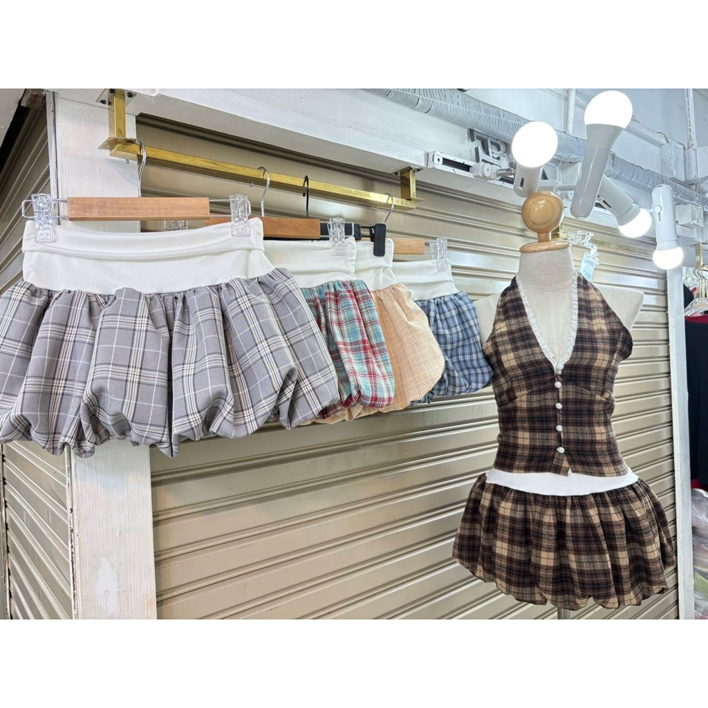 ❤️ Diiz’s ❤️KMK – เสื้อคล้องคอ กระโปรงบอลลูน ลายสก็อต ทรงมาแรง