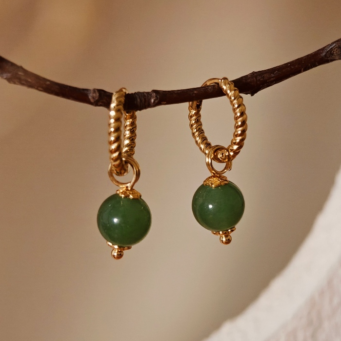 Vachana - Round Green Jade Twisted Huggie Hoop Earrings (ต่างหูกลมหยกเขียวแท้)