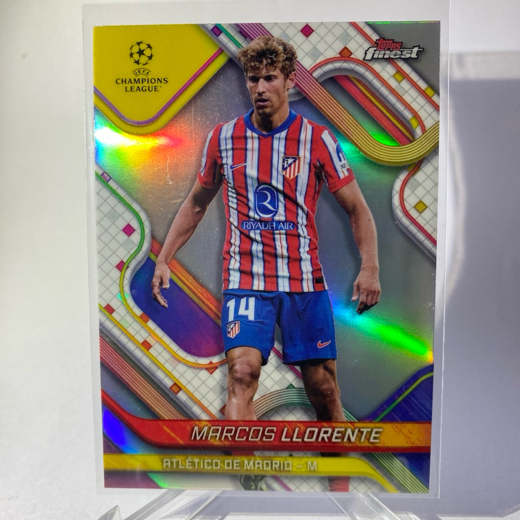 การ์ดนักฟุตบอล MARCOS LLORENTE , (refractor), ATLETICO DE MADRID, TOPPS FINEST 2025