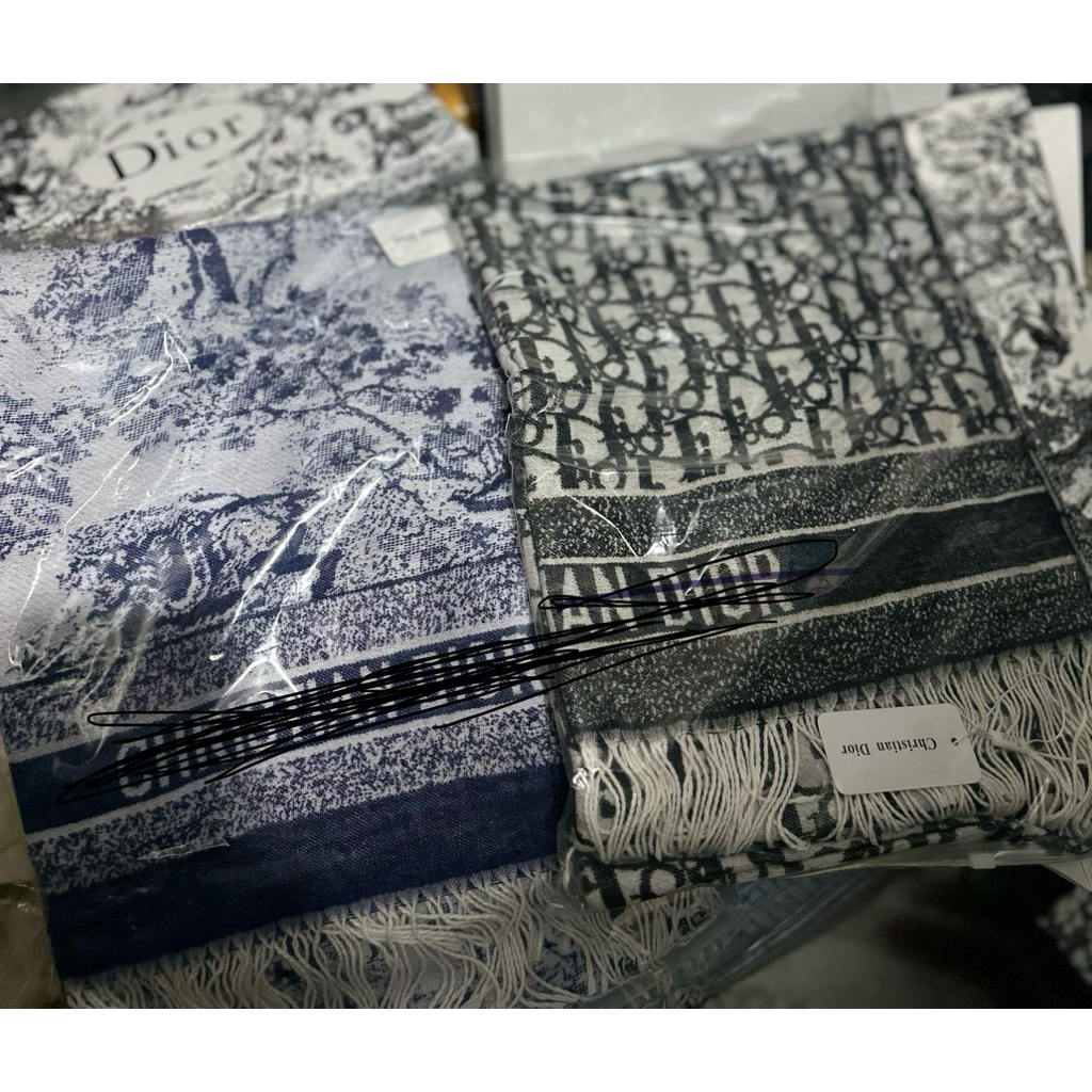 พร้อมส่งที่ไทย ผ้าคลุมไหล่ ผ้าคลุมตัว ผ้าอเนกประสงค์ พร้อมกล่อง อปกครบค่ะ เป็นของขวัญไดเเ