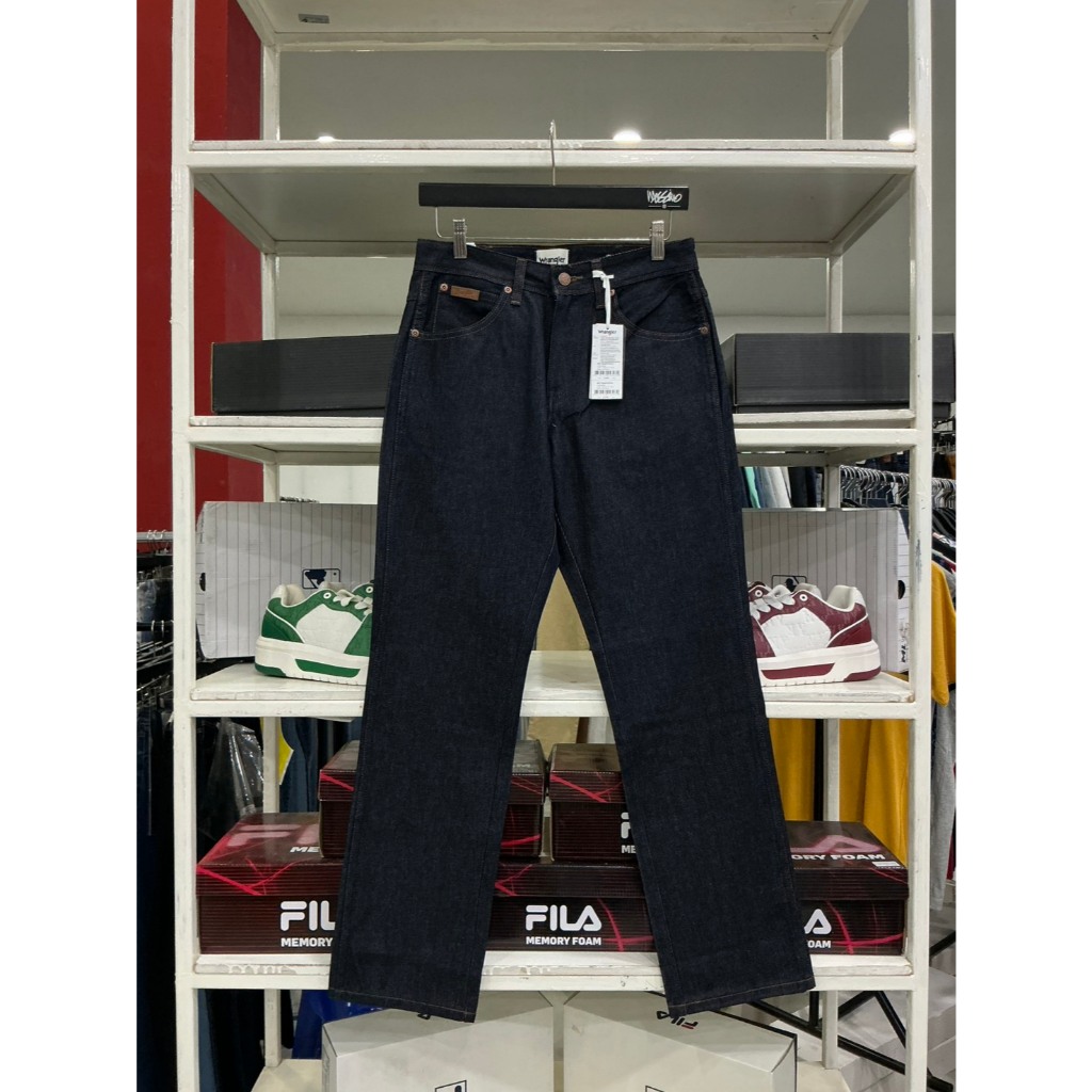 กางเกงยีนส์ผู้ชาย คอลเลคชั่น Biker เอวกลาง ทรงเข้ารูป 11MWZ รุ่น WR F324MMWZN39 สียีนส์มิดไนท์