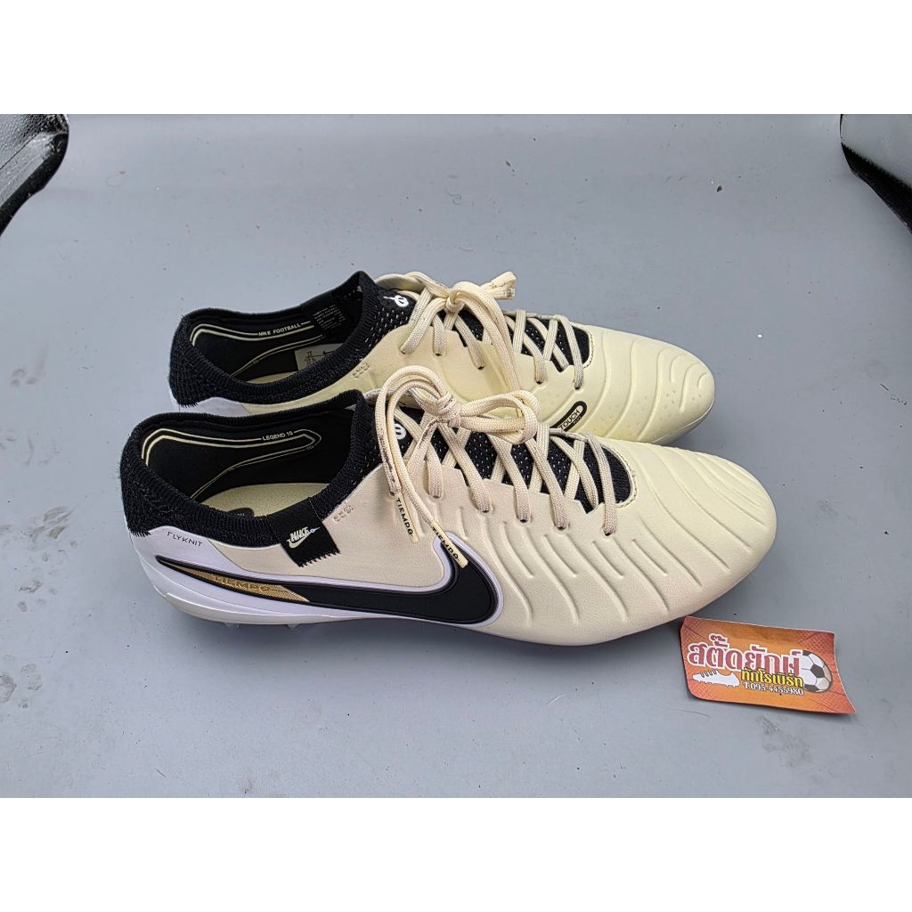 NIKE TIEMPO LEGEND 10 ELITE SG-PRO(ปุ่ม Mix) แต่ทางร้านเปลี่ยนปุ่มพลาสติกของแท้ให้เรียบร้อยแล้วครับ