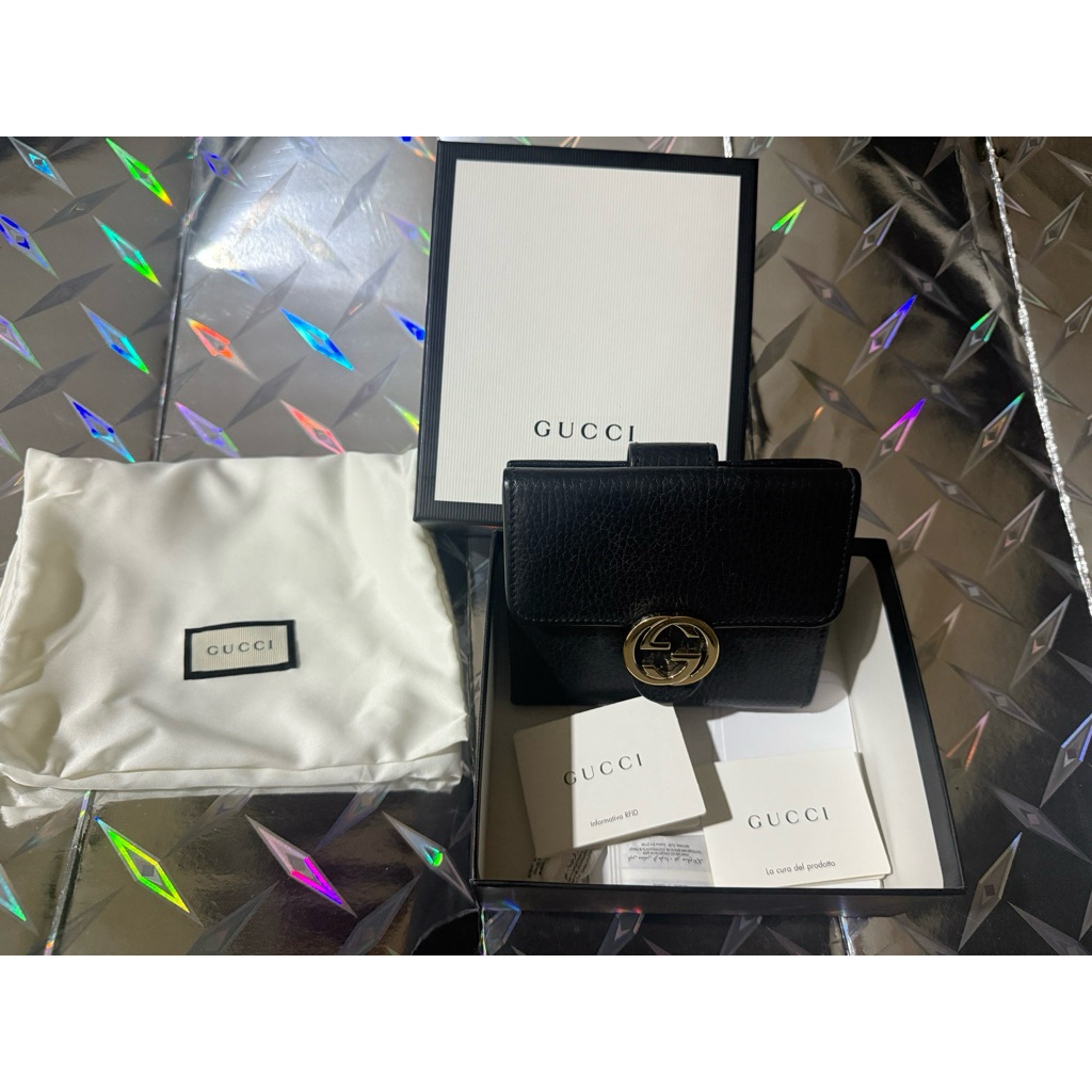 กระเป๋าสตางค์แบรนด์เนม Gucci ของแท้ 100% **มือสอง**