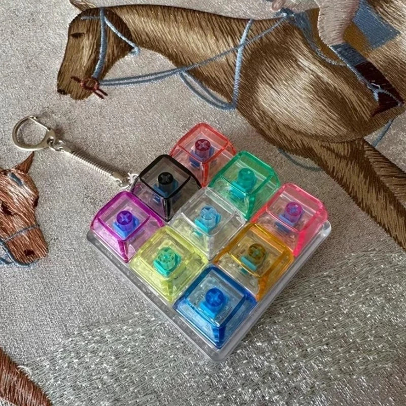 คีย์บอร์ด Fidget Toy 9 คีย์ Keychain Clicker ของเล่น Fidget สำหรับเด็ก ขนาด 6x6x3 ซม. ดีไซน์น่าสนใจ 