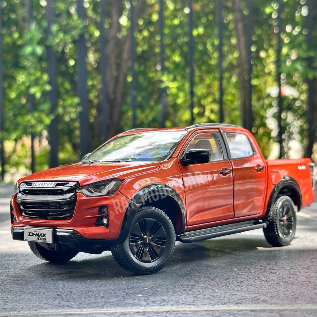 โมเดลรถ ISUZU D-MAX 2023 1/18