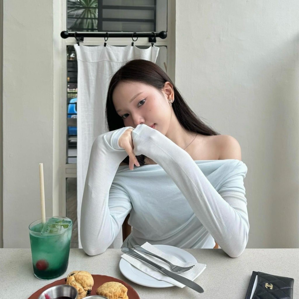 SEOULCUTE Claire top - Off shoulder top (สีฟ้าพร้อมส่ง 30 May)