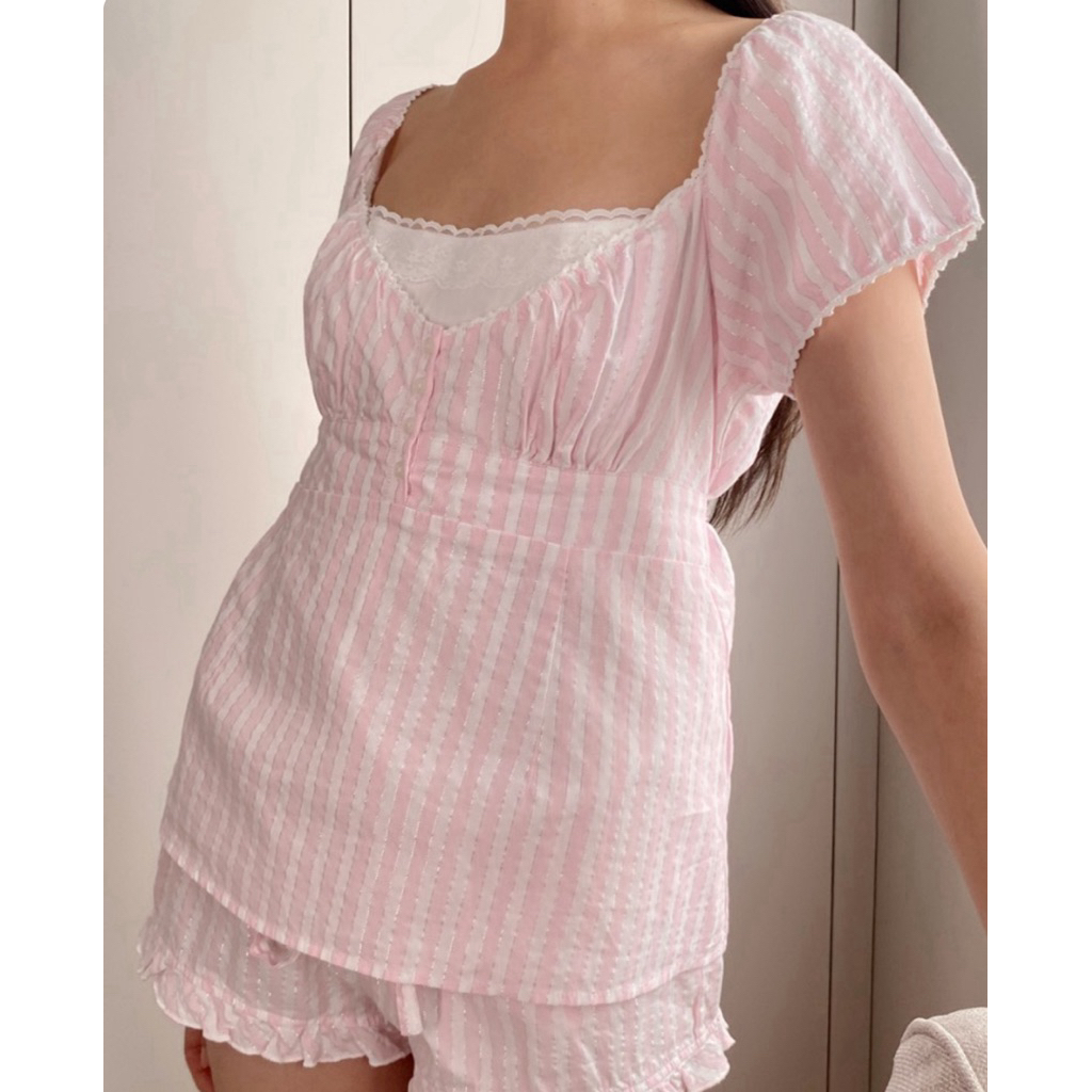 พร้อมส่ง 🎀 Brandy Melville | Blair Striped Top (Pink)