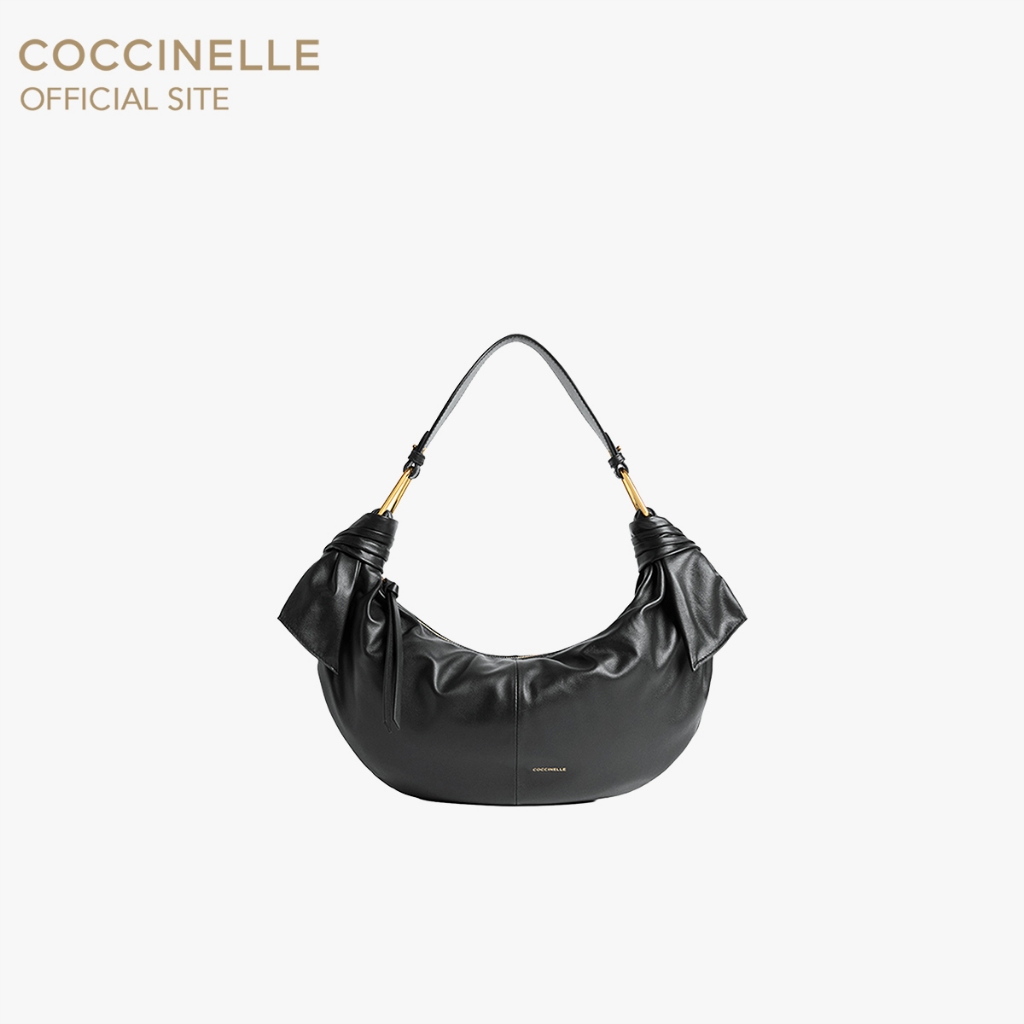 COCCINELLE กระเป๋าโฮโบผู้หญิง รุ่น FUROSHIKI HOBO BAG 130201 สี NOIR