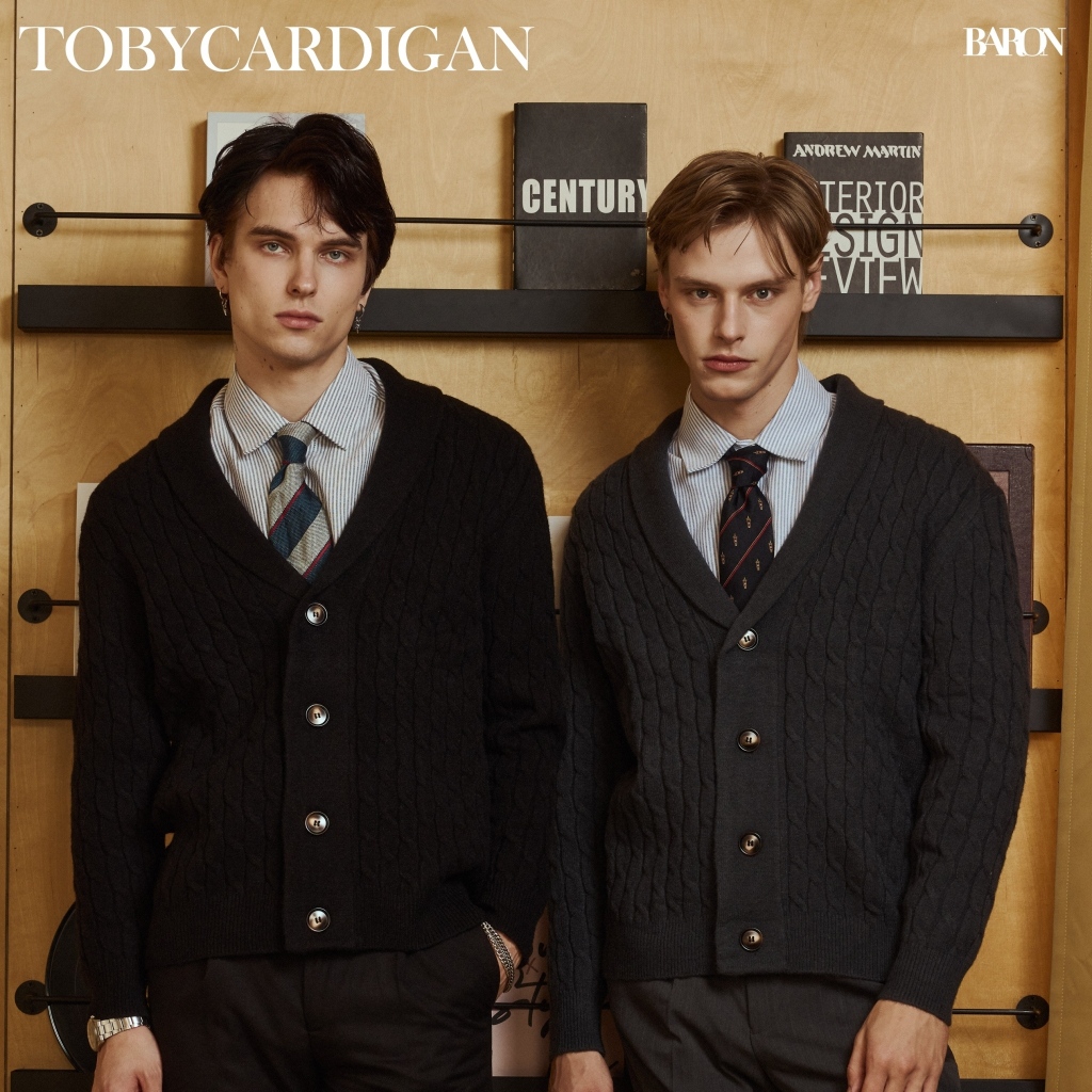 BARON  TOBY CARDIGAN คาร์ดิแกนไหมพรมลายเปียแนวตั้ง คอวี (Cable Knit V-Neck Cardigan)