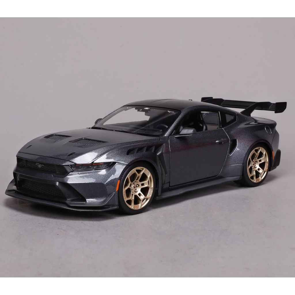 โมเดลรถเหล็ก 1/18 2025 Ford Mustang GTD [Maisto]