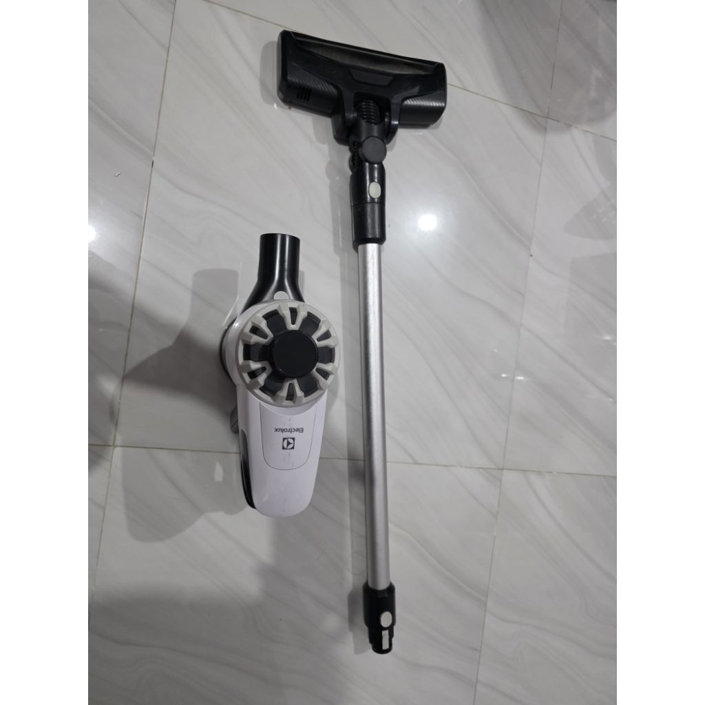 ELECTROLUX เครื่องดูดฝุ่นไร้สาย 18V รุ่น EFP31212 มือสอง