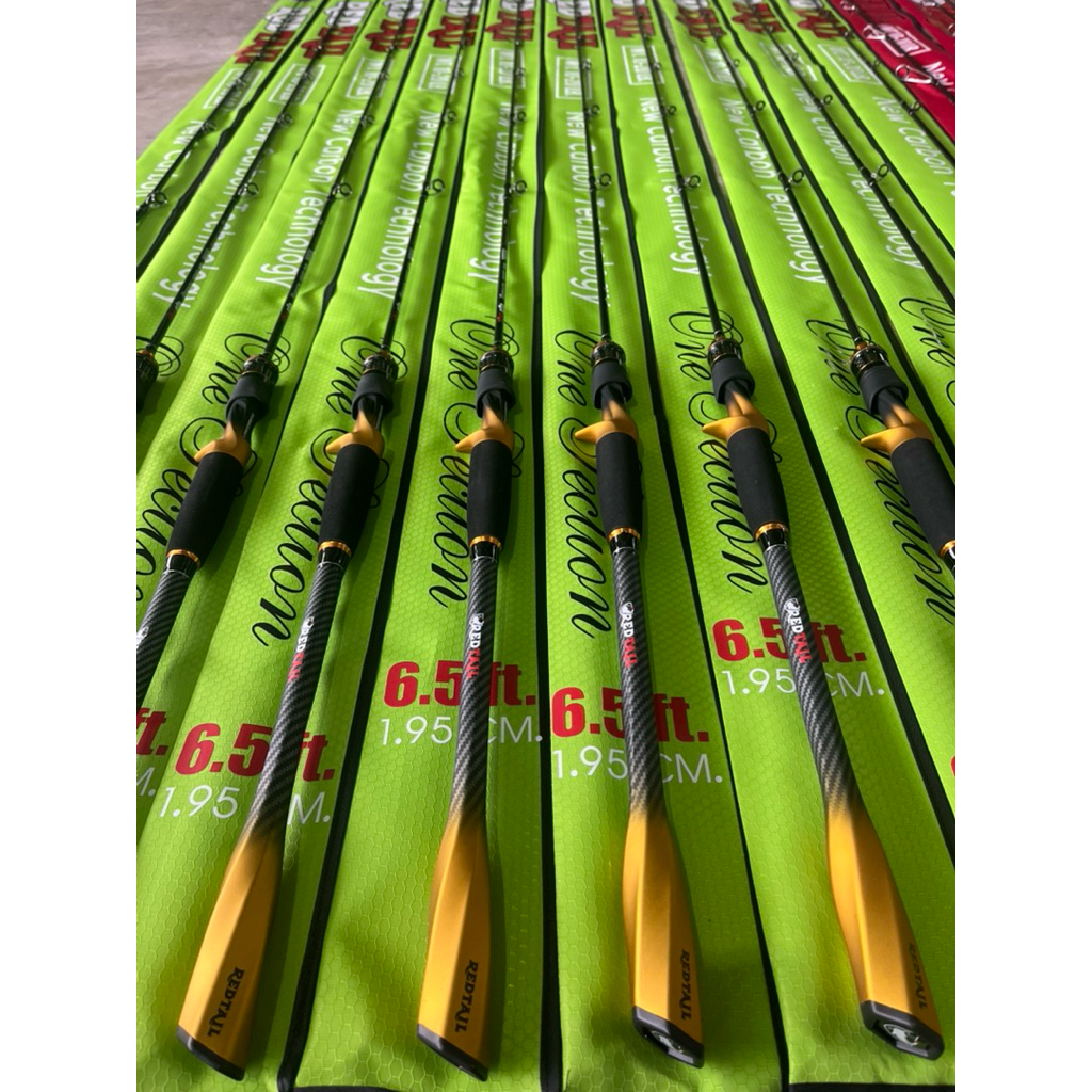 REDTAIL คันท่อนเดียวเรดเทลเวท 10-20 คาร์บอนทนทาน ด้ามทรงเบสบอลสีเหลืองดำ สำหรับตกปลามืออาชีพและมือสมัครเล่น พร้อมซองเก็บ