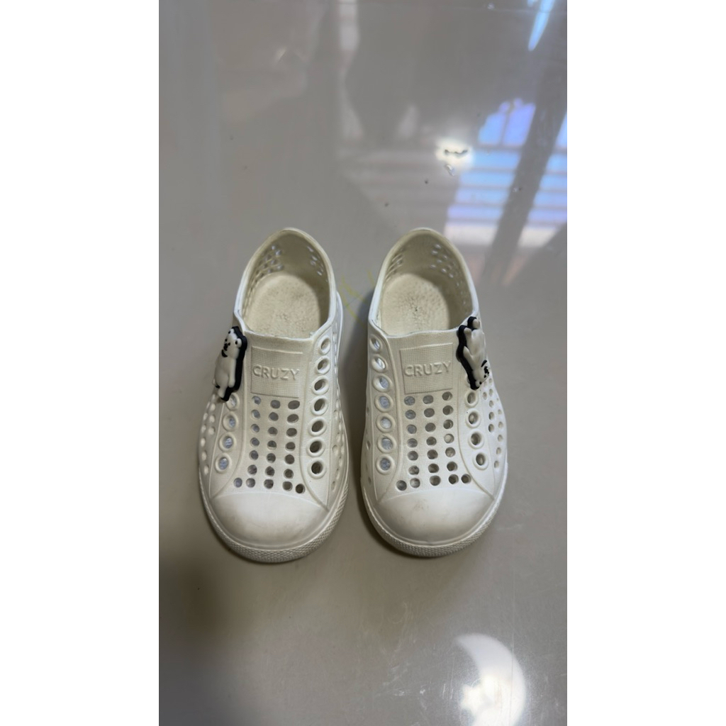ส่งต่อรองเท้าลูกสาว/ลูกชายCRUZY💯(มือสอง)