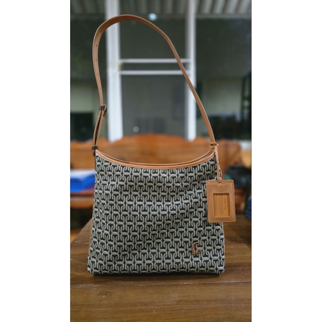 กระเป๋าสะพายข้าง CYWE ของแท้ มือสอง