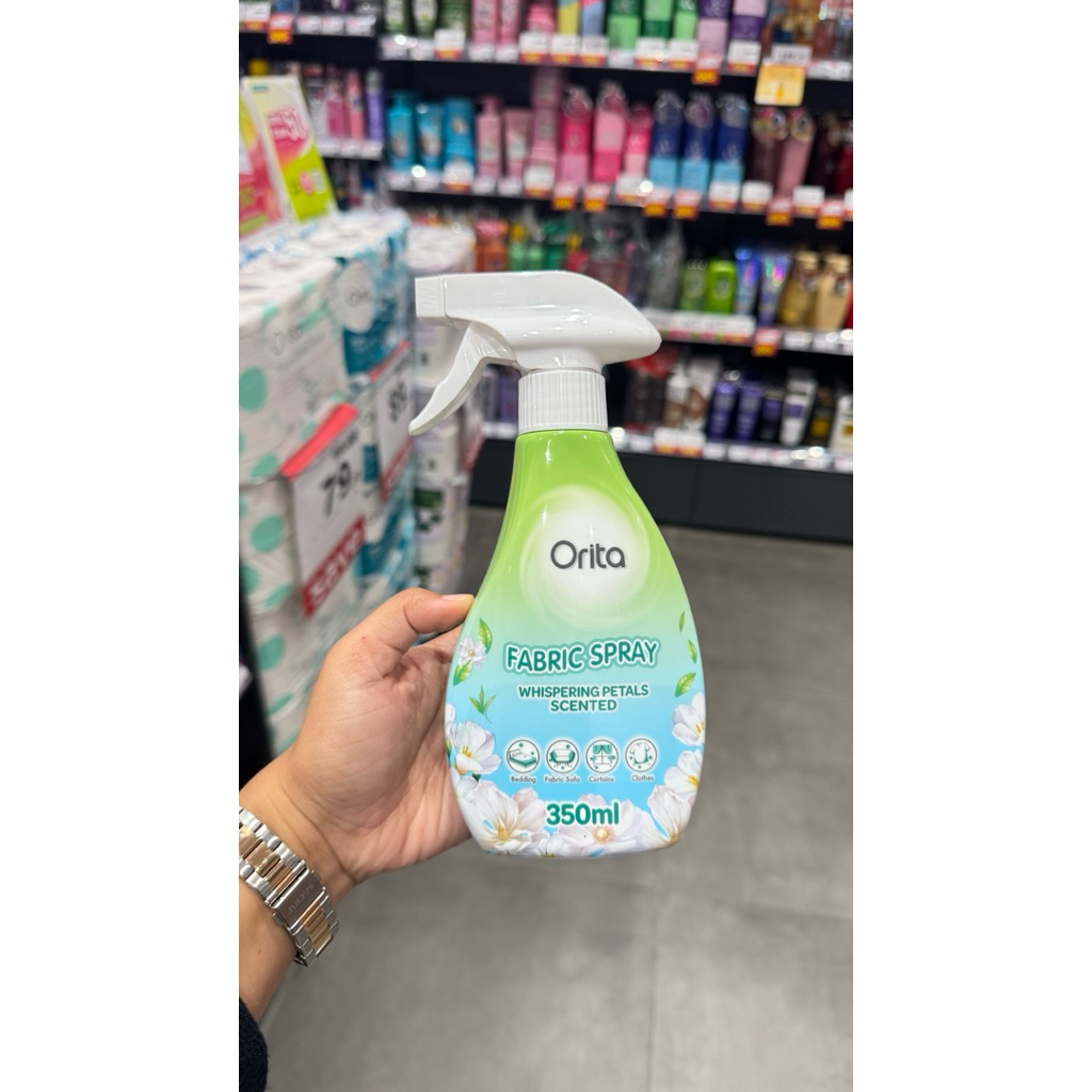 กลิ่นหอมมาก ติดทน  Orita โอริต้า ผลิตภัณฑ์สเปรย์ผ้าหอม กลิ่นบลูมมิ่ง บูเก้ 350มล.