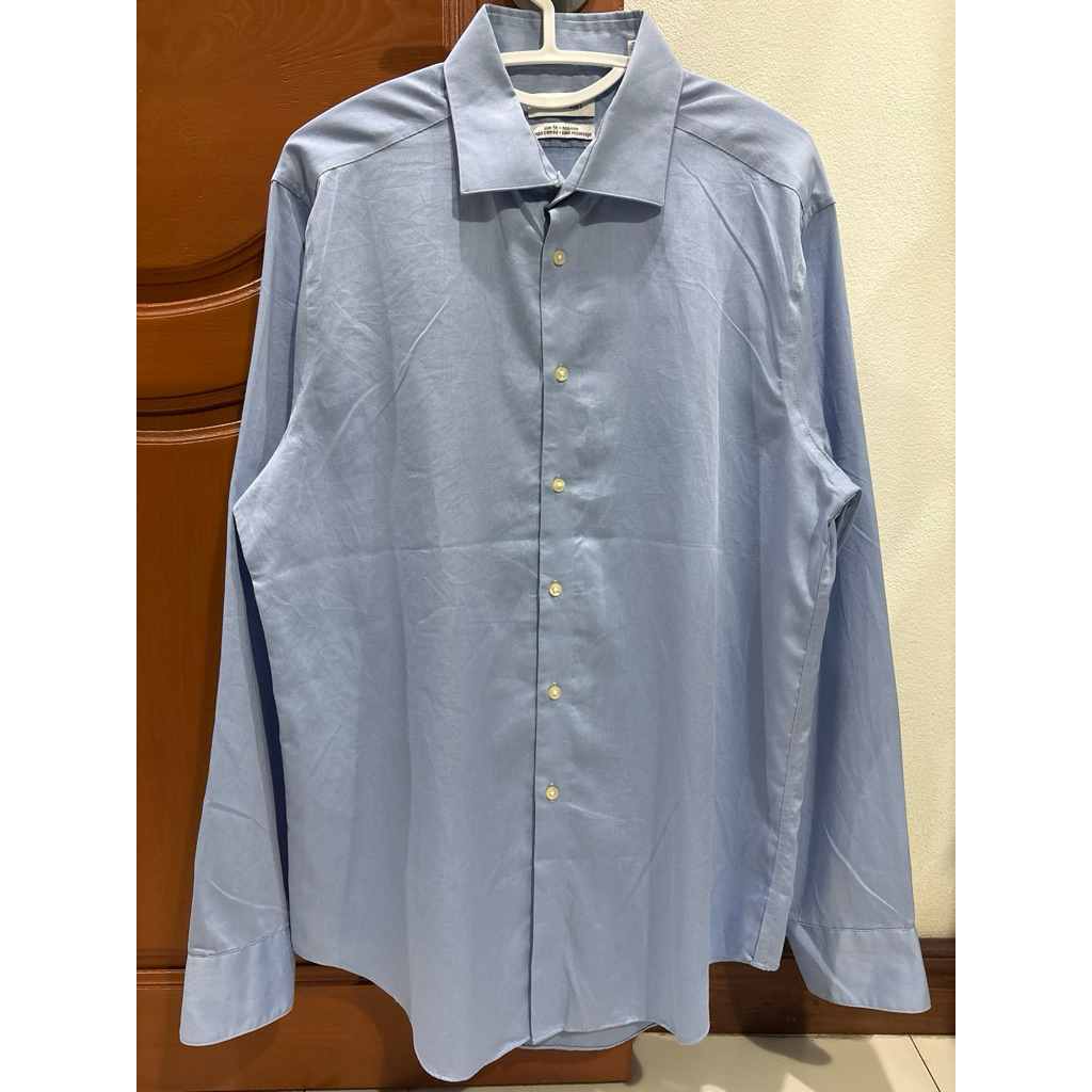 เสื้อเชิ้ต แบรนด์ Calvin Klein (มือสอง)