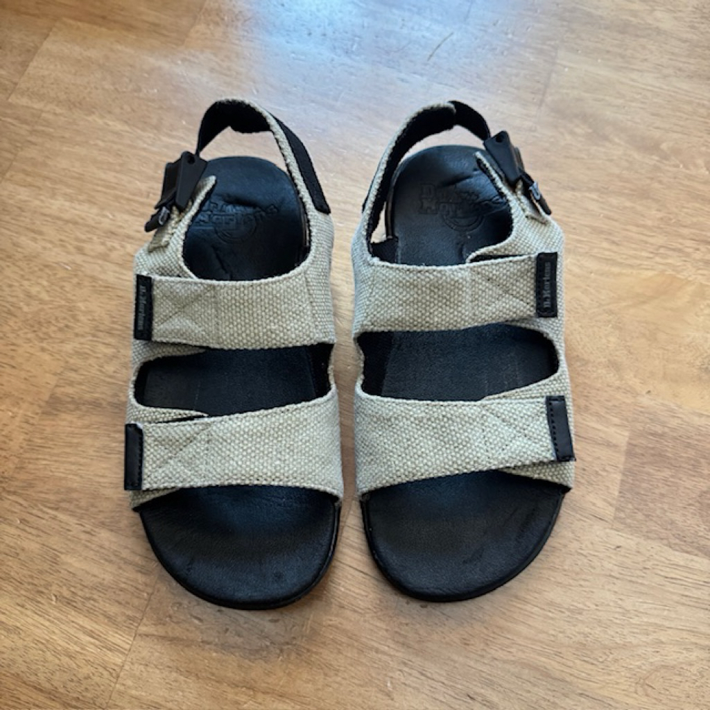 รองเท้ารัดส้นมือสอง Dr.Martens ของแท้ไม่มีกล่อง ไซส์ 38