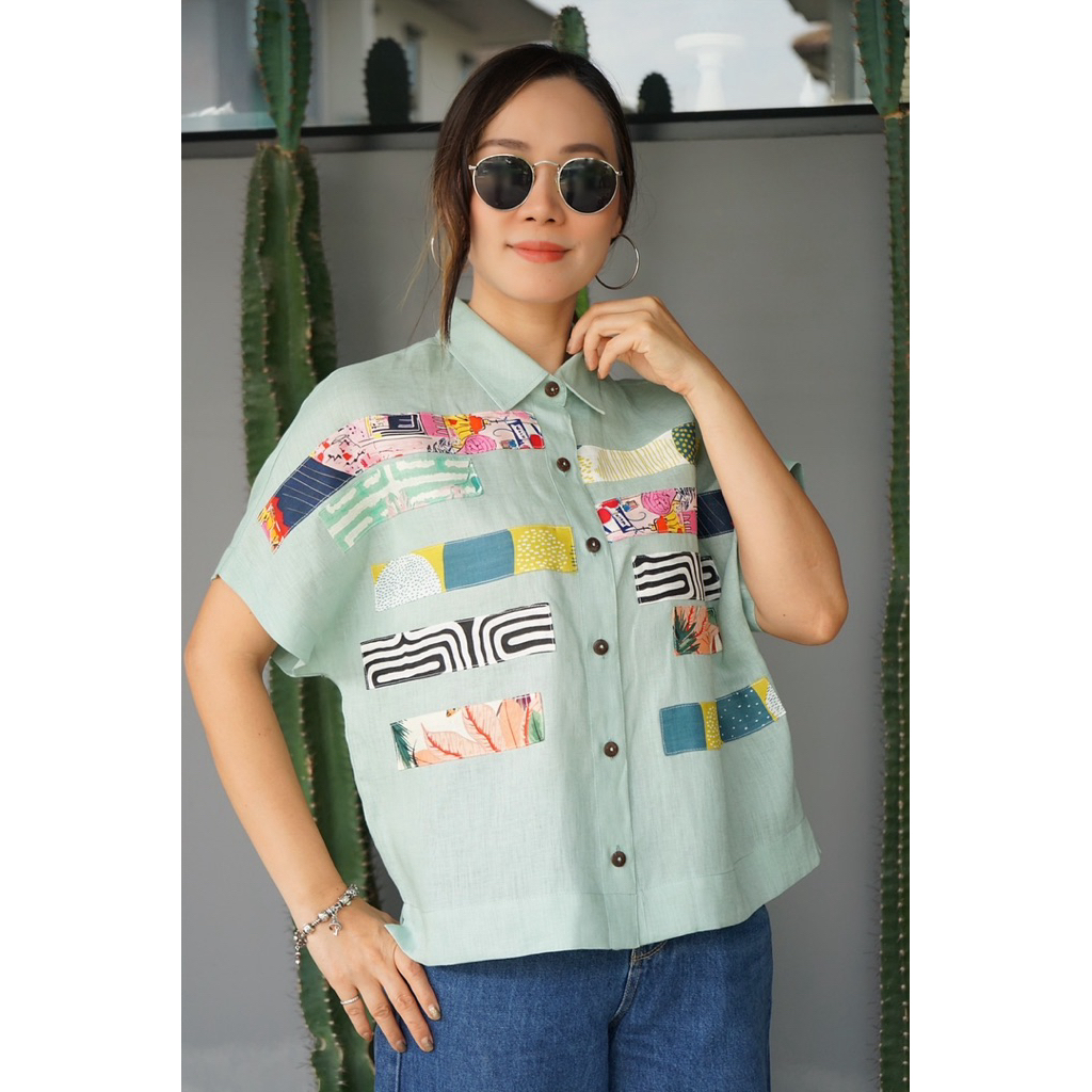 5th Jan เสื้อเชิ้ต คอปก แขนในตัว กระดุมผ่าหน้า แต่งผ้าด้านหน้า ชายเสื้อตรงผ่าข้าง ผ้าลินินแท้ 100% “
