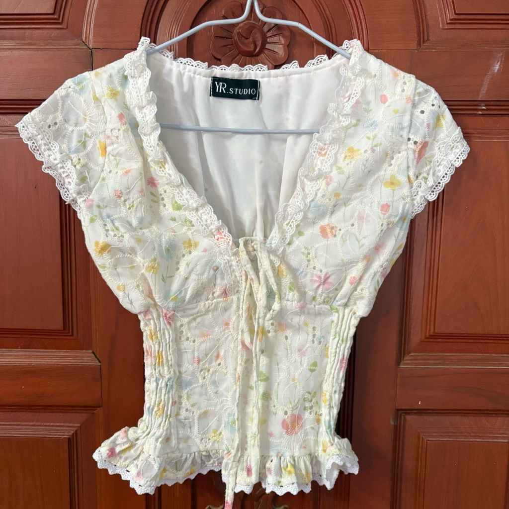 YR Studio เสื้อครอป ปักลายดอก sz.S-M