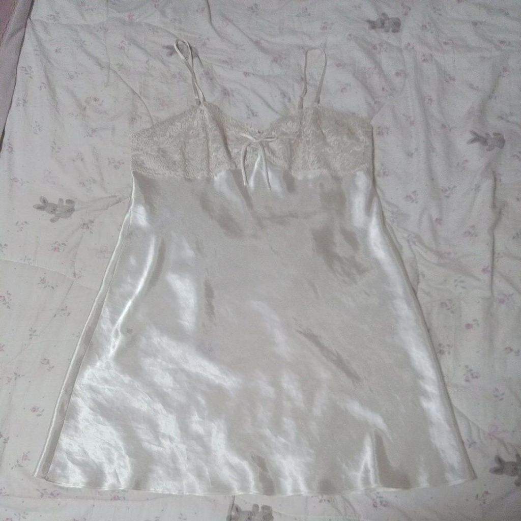 ชุดนอนมือสองmorgan taylor สีขาว