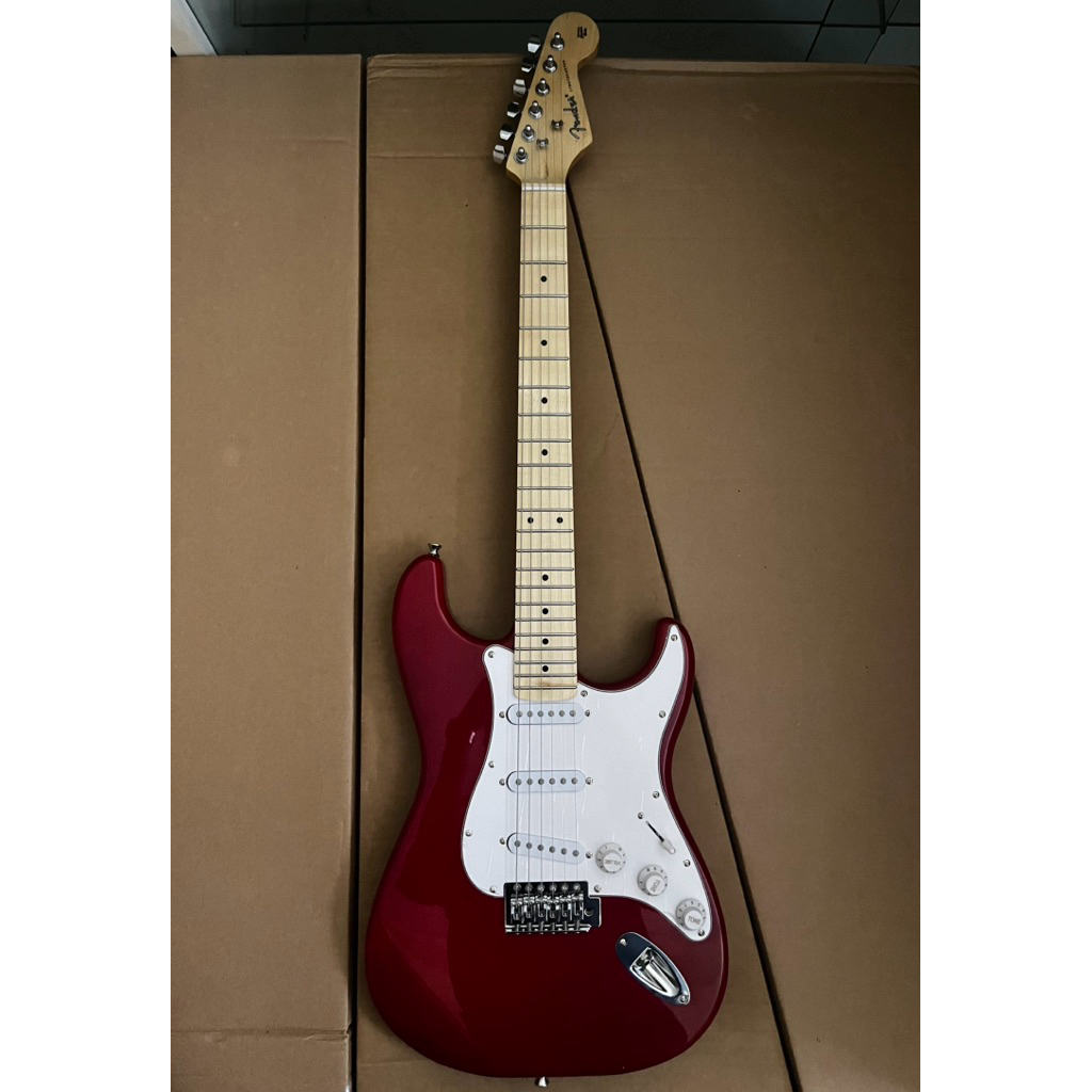 กีต้าร์ไฟฟ้า Fender Stratocaster ( พร้อมส่งในไทย )