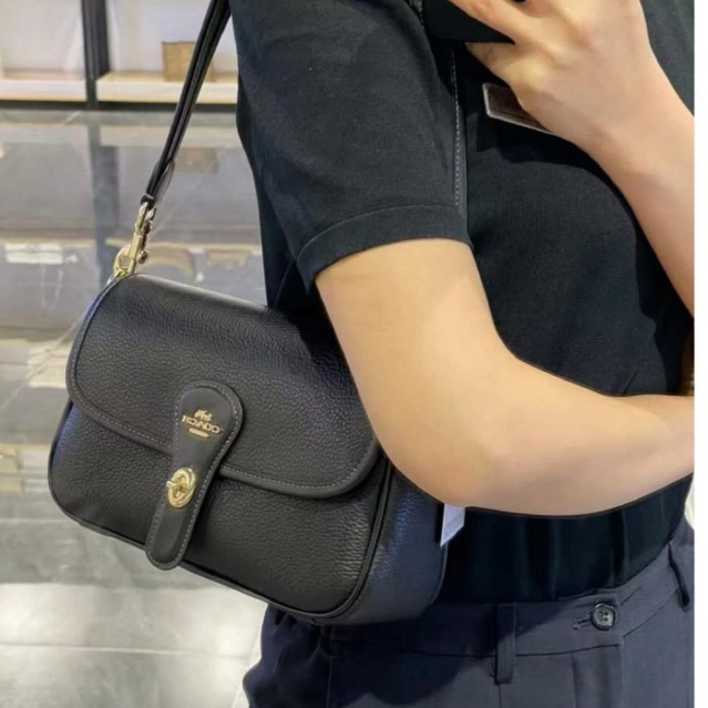 พร้อมส่งที่ไทยแท้ 100% ใช้ส่วนลดโค้ดคุ้ม + ส่วนลดร้านค้า Hadley Shoulder Bag