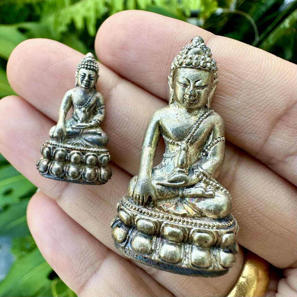 [หายาก/เหลือ 2 ชุด] พระกริ่งตั๊กม้อ เนื้อเงินแท้ (พิมพ์ใหญ่+เล็ก) ปี 37 ปลุกเสก 2 แผ่นดิน (จีน-วัดสุทัศน์) กล่องเดิม โค้ - รูปที่ 4