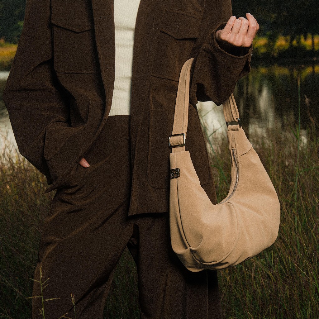 AN-A-ERA (JIRA STUDIO) - Roamer Limited กระเป๋าสะพายข้างหนังวีแกน