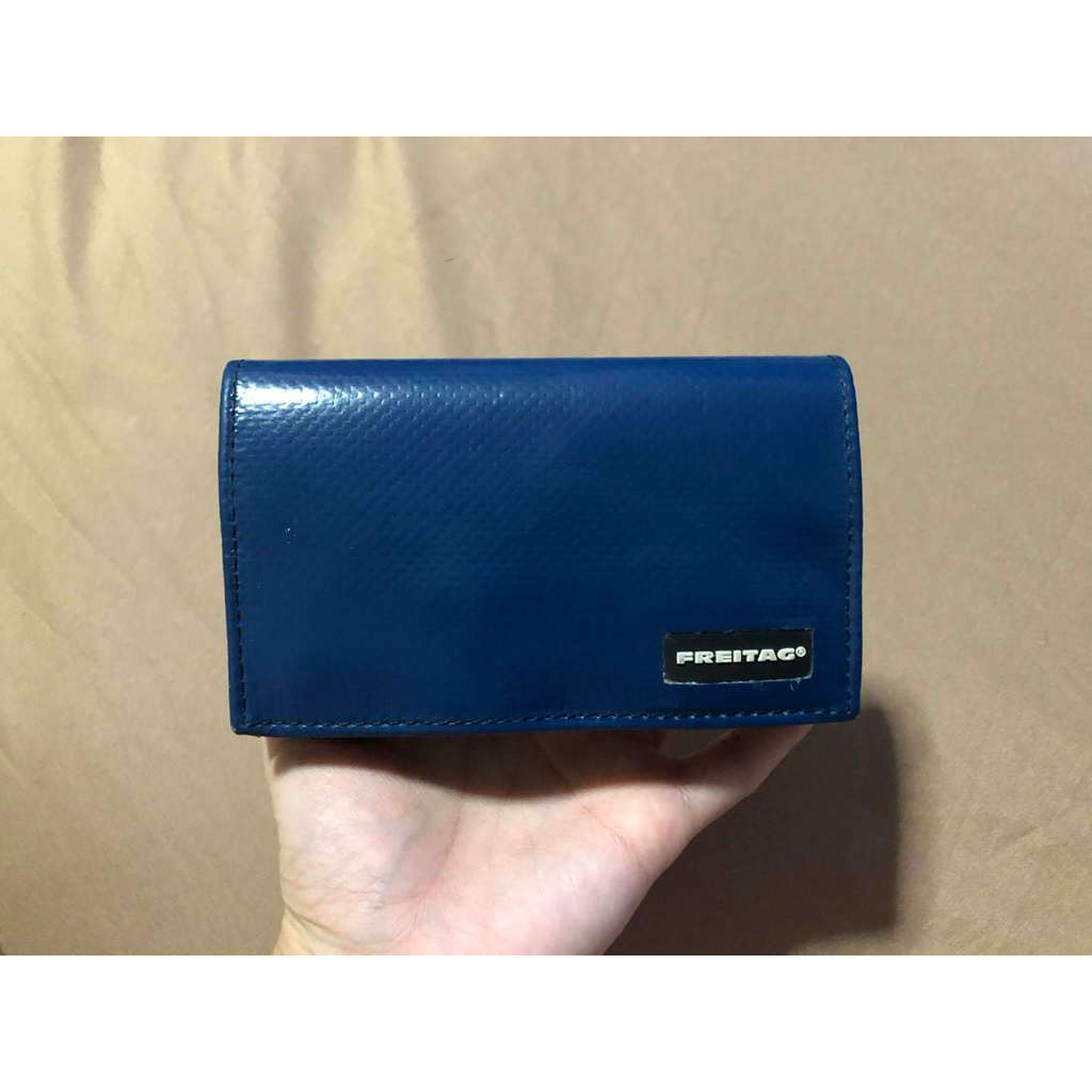 พร้อมส่ง - FREITAG กระเป๋าสตางค์ F555 Max - สี น้ำเงิน เข้ม ใส้ ขาวเทา / สวย สภาพดี ใข้งานปกติ - ของ