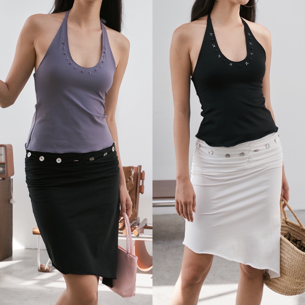 Allur Quarter Pearl accent skirt กระโปรงย่นแต่งกระดุม
