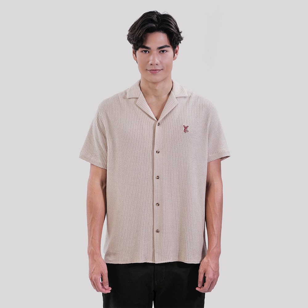 John Henry เสื้อเชิ้ตผู้ชายแขนสั้น ทรงใส่สบาย รุ่น JH F625MSSRL05 - สีเบจ