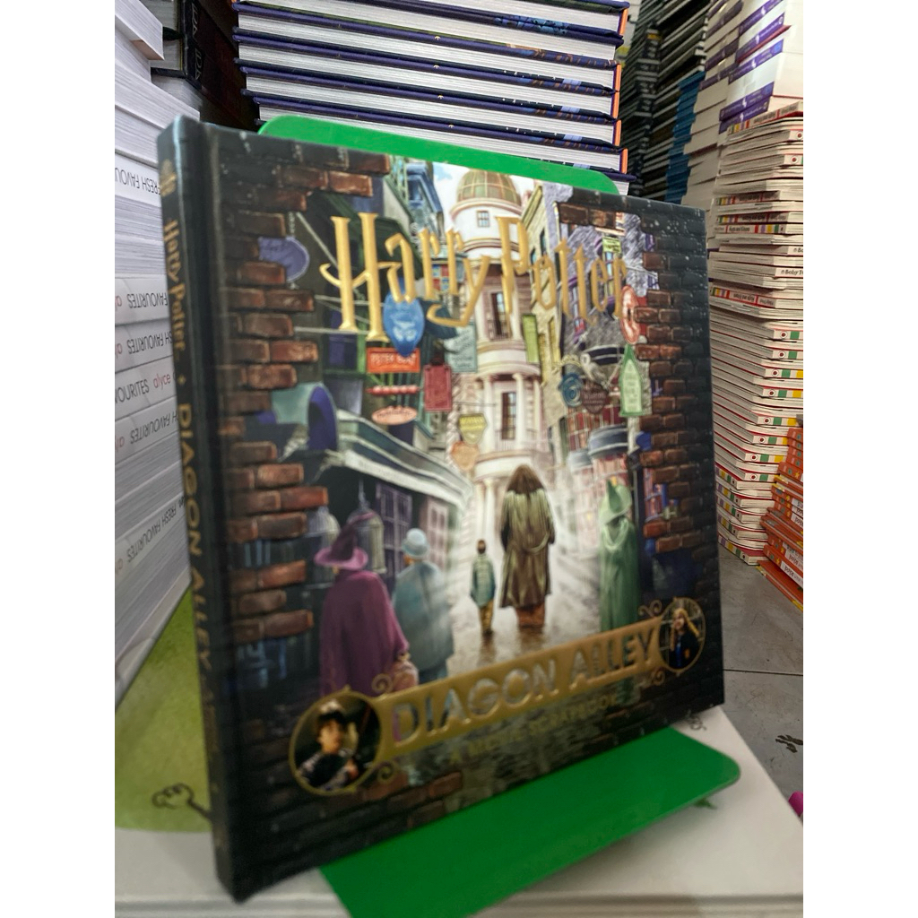 (หนังสือภาษาอังกฤษพร้อมส่ง) Hanly Potter DIAGON ALLEY A MOVIE SCRAPBOOK (R5)