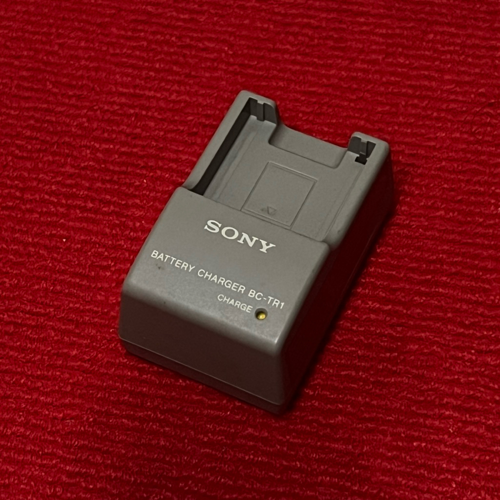 [มือสอง]Sony BC-TR1 ที่ชาร์จแท้ 4-in-1 สำหรับแบต NP-FR1, FT1, FE1, BD1 / FD1 กล้อง Sony Cyber-shot ต