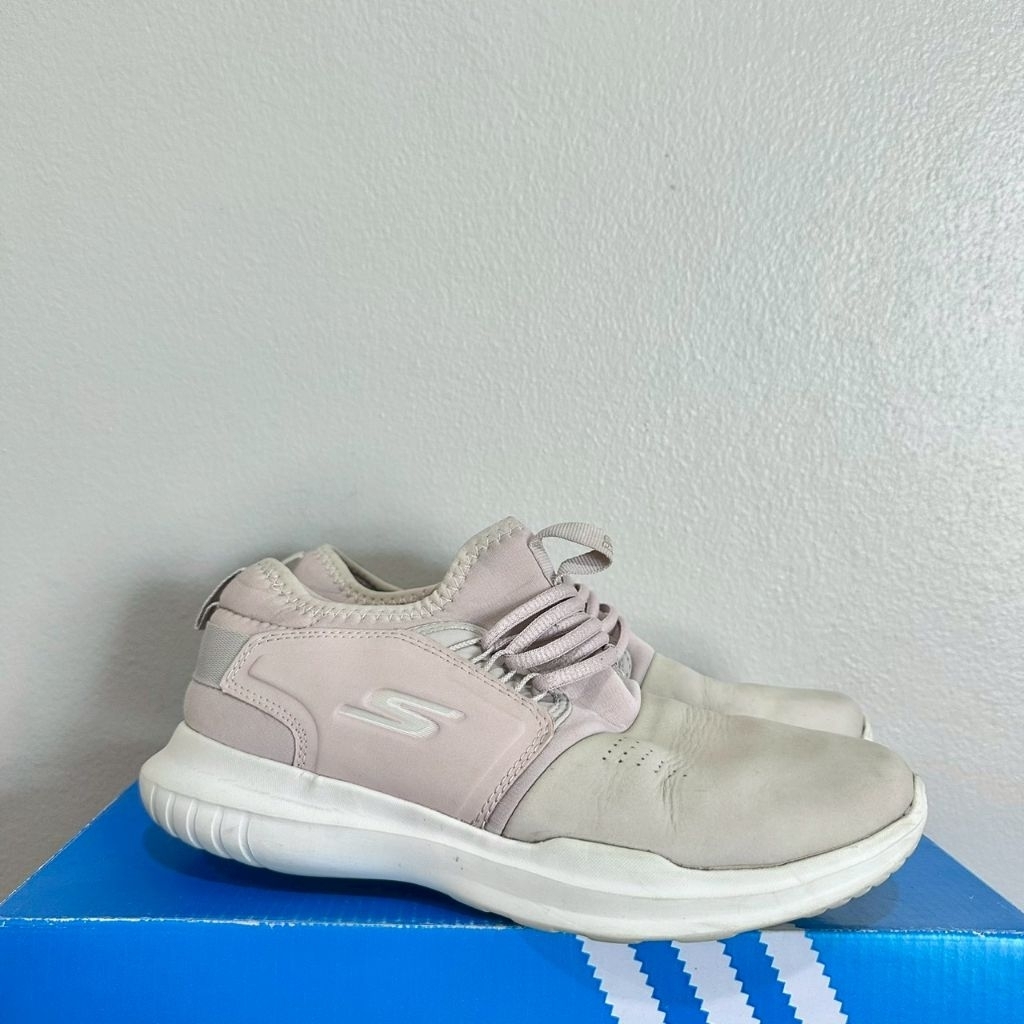 Skechers 36/23 มือสอง